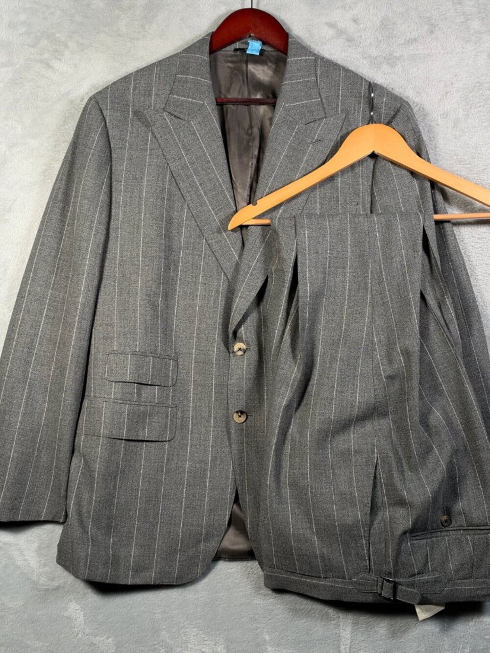 Thom Sweeney Suit Mens 56IT 46US Gray Pinstripe Wool Peak Lapel 2 Piece Italy